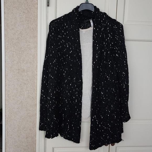Kensie Black and White Asymmetric Chanki Sweter Cardigan - Picture 2 of 5